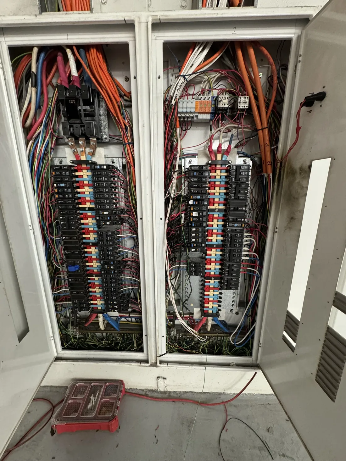 Commercial distribution boards
