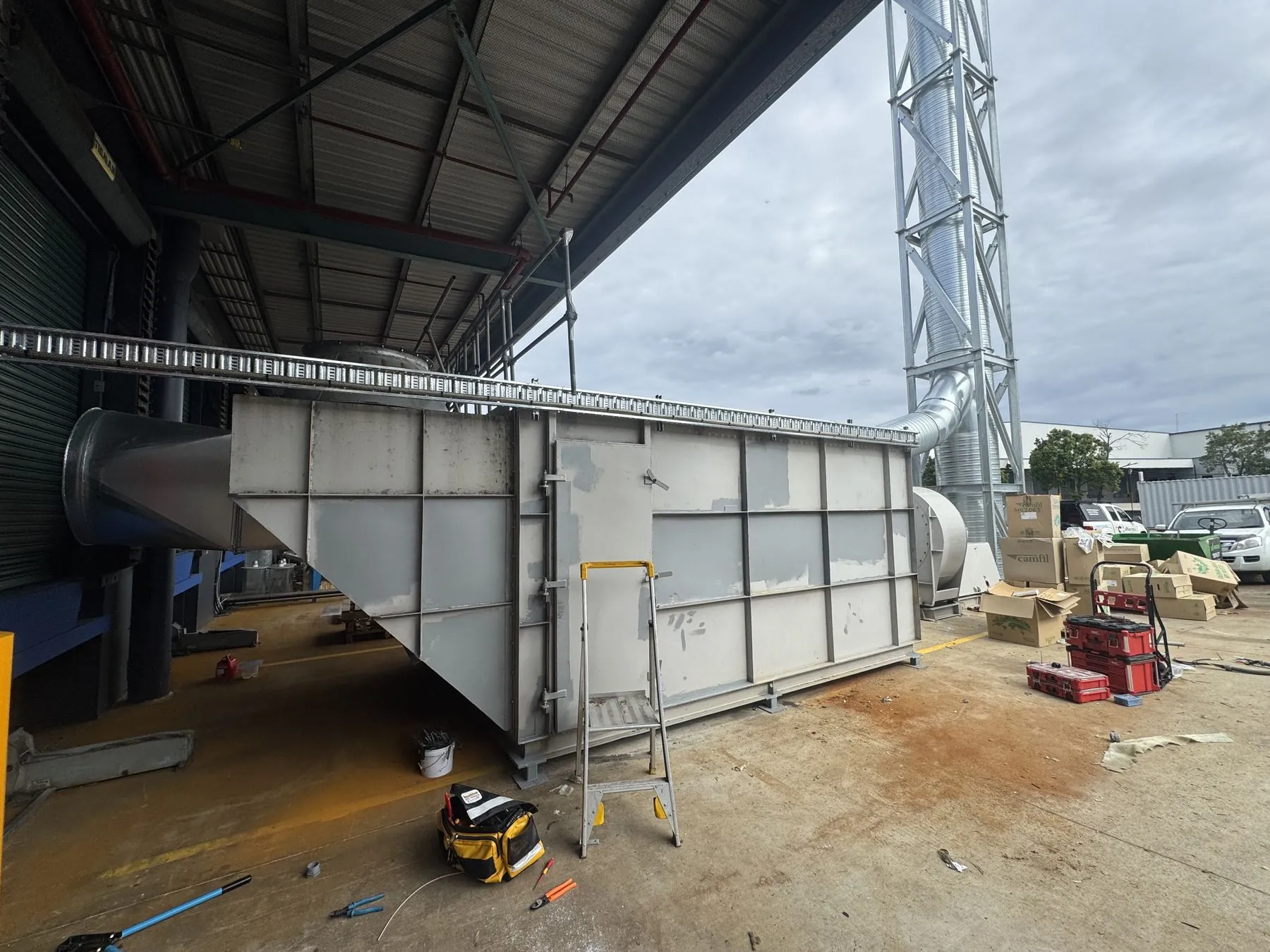 Dust extraction plant and ducting on a food production site